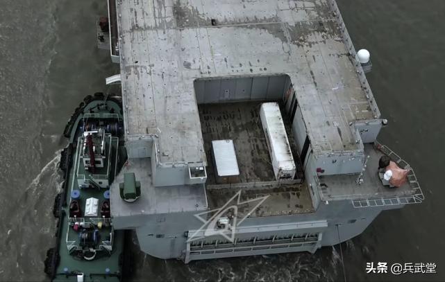 黄蜂级两栖攻击舰的装载能力,强大的现代化战舰,黄蜂级两栖攻击舰的装载能力,现代化战舰的强悍实力