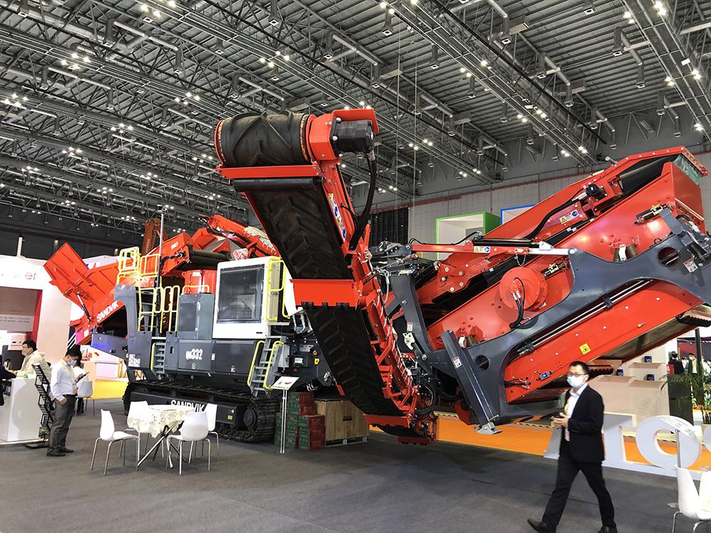 歼-16 驾驶舱,探索现代化战斗机的智慧心脏,现代化战斗机智慧心脏揭秘,歼-16驾驶舱探索