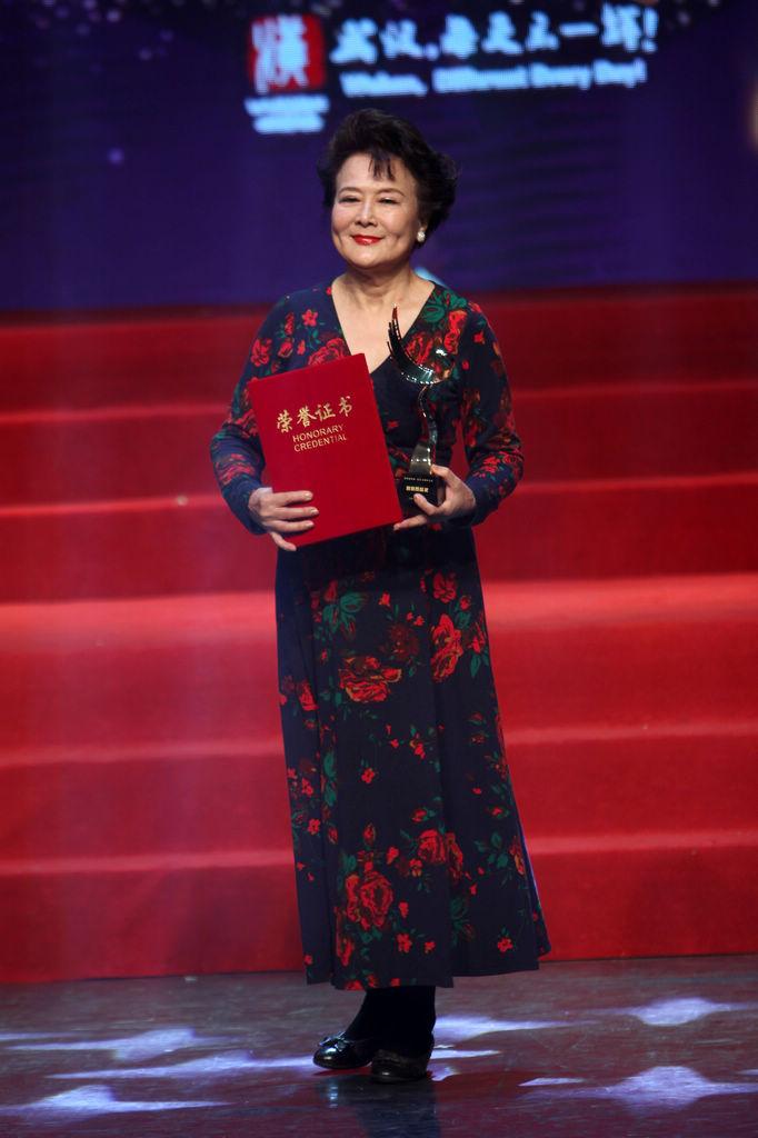 歼-11战斗机的卓越贡献,塑造空中力量的典范,歼-11战斗机的杰出贡献,塑造空中力量的典范典范