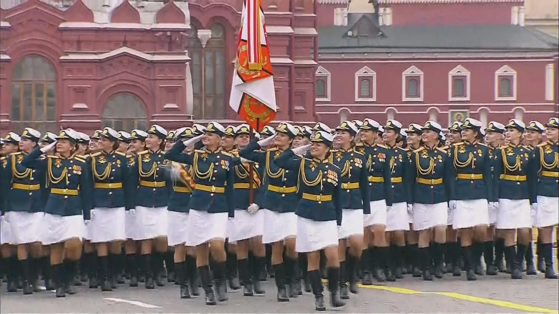 荣耀与骄傲——记中国女兵方队的风采展现于2012年，中国女兵风采闪耀2012年阅兵盛典，荣耀与骄傲的传承