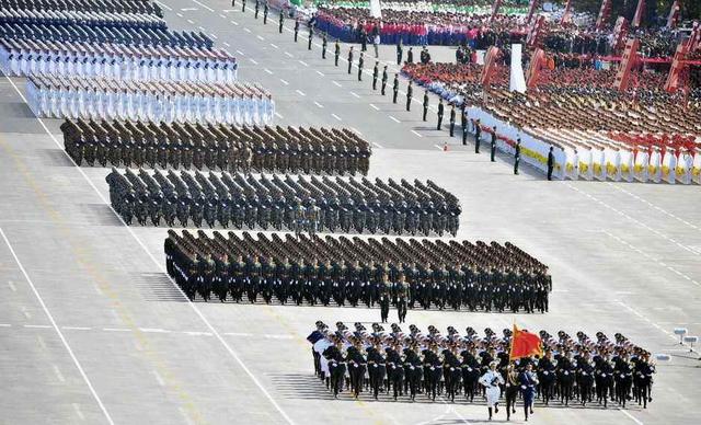 世界上最霸气的阅兵，荣耀与力量的展示，荣耀与力量的展示，世界最霸气阅兵瞬间回顾