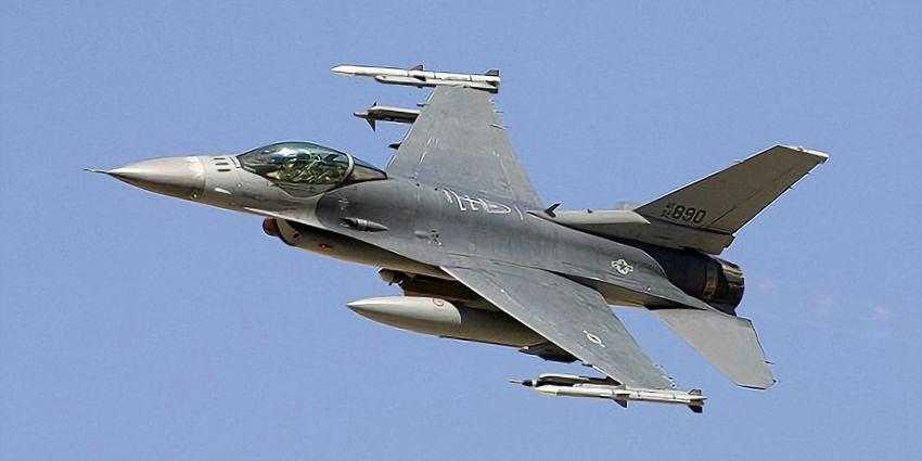 探究F-16V与歼-20,两种战斗机的对比与探讨,F-16V与歼-20战斗机,对比与探讨