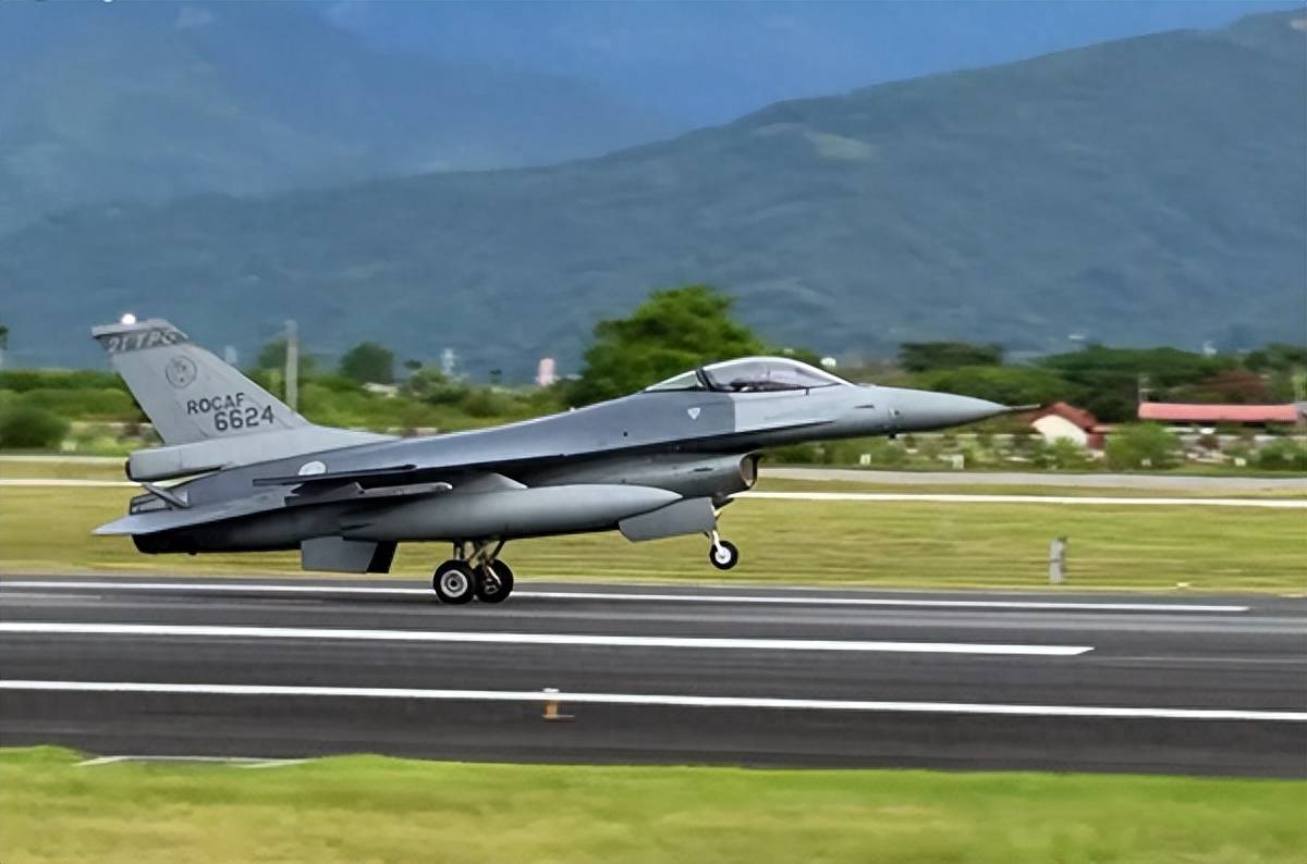 探究F-16V与歼-20,两种战斗机的对比与探讨,F-16V与歼-20战斗机,对比与探讨