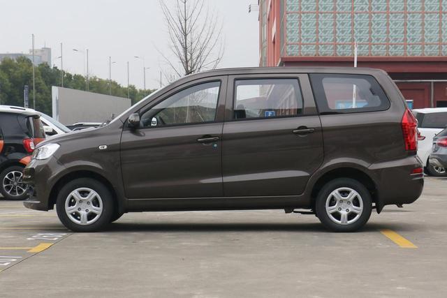 东风面包车车型丰富多样,满足不同消费者的需求。本文将详细介绍东风面包车的全部车型及其价格,帮助消费者更好地了解并选择适合自己的车型。,东风面包车车型大全及价格详解,满足您不同需求的车型选择