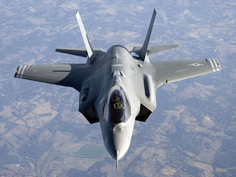 A-10攻击机与佩刀战机,空中巨擘的对决,A-10攻击机与佩刀战机,空中巨擘对决揭秘