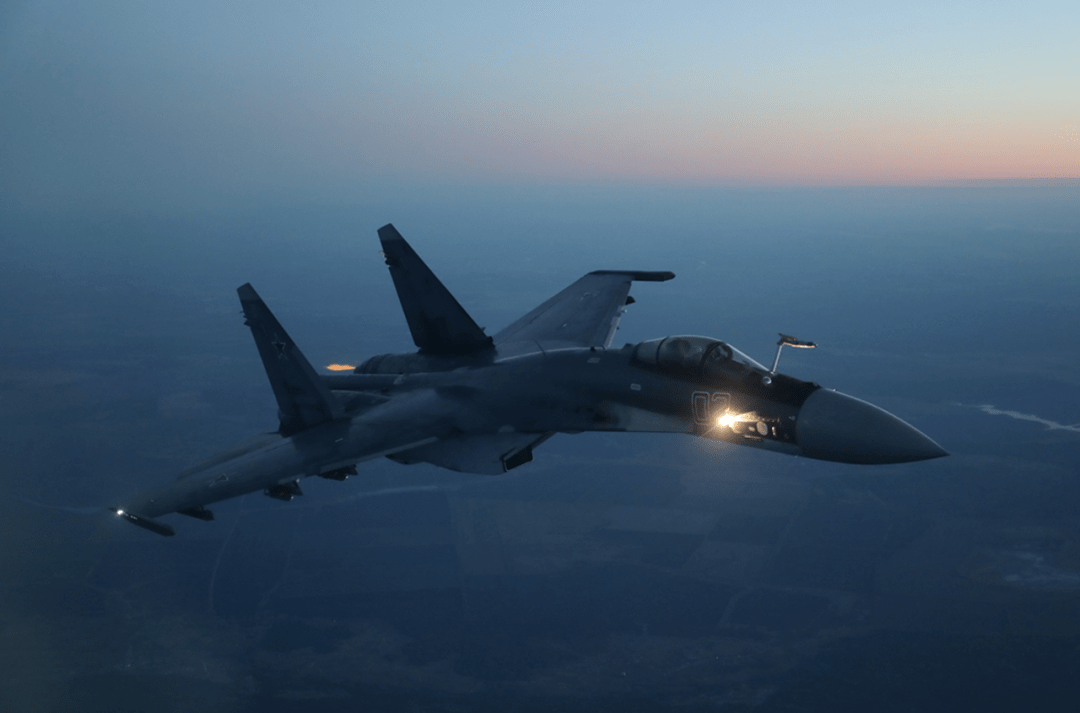 顶级歼-16飞行视频,展现中国空军力量的巅峰之作,顶级歼-16飞行展示,中国空军力量的巅峰瞬间