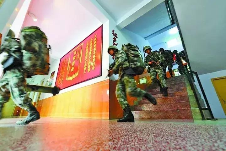 杨根思连长,英勇无畏,荣誉之光的颁奖词,杨根思连长,英勇无畏,荣誉之光获得者