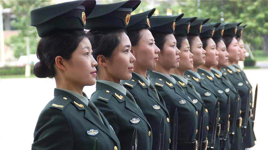一睹仪仗队女兵们的风采,仪仗队女兵风采展示,飒爽英姿令人瞩目