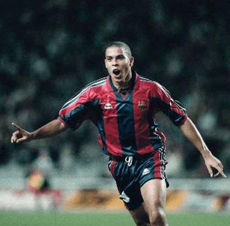 世界大事新闻头条——全球动态深度解析，全球动态深度解析，世界大事新闻头条回顾