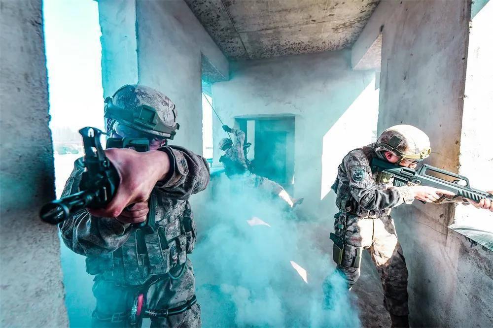 星空迷彩子弹袋,战士的守护与探索的象征,星空迷彩子弹袋,战士守护与探索的徽章