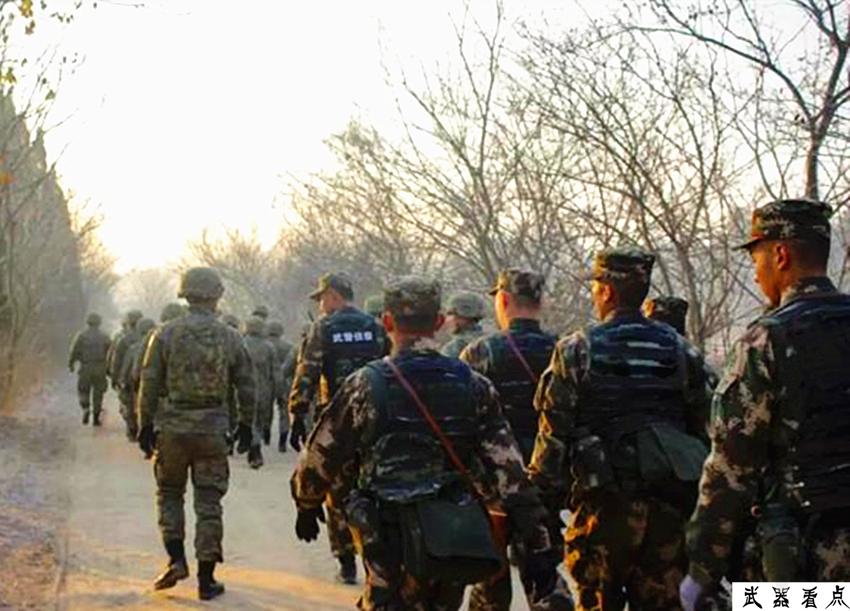 星空迷彩子弹袋,战士的守护与探索的象征,星空迷彩子弹袋,战士守护与探索的徽章