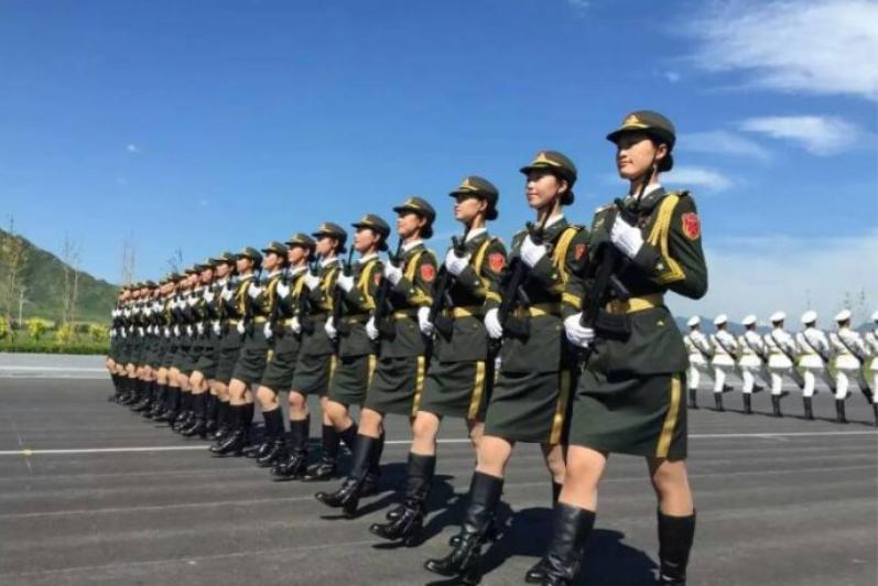 标准的中国女兵照,展现飒爽英姿与坚韧精神,中国女兵飒爽英姿与坚韧精神展现标准照