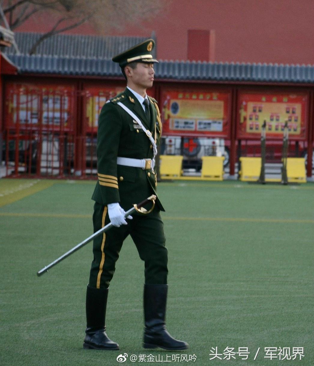 震撼心灵的三军仪仗队视频,展现中华人民共和国的荣耀与力量,三军仪仗队视频展现中国荣耀与力量,震撼心灵瞬间标题