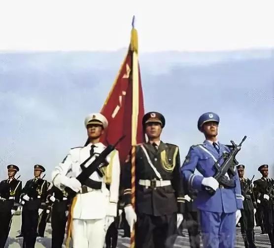 绿色军衣映照下的三军仪仗队,绿色军衣下的三军仪仗队风采