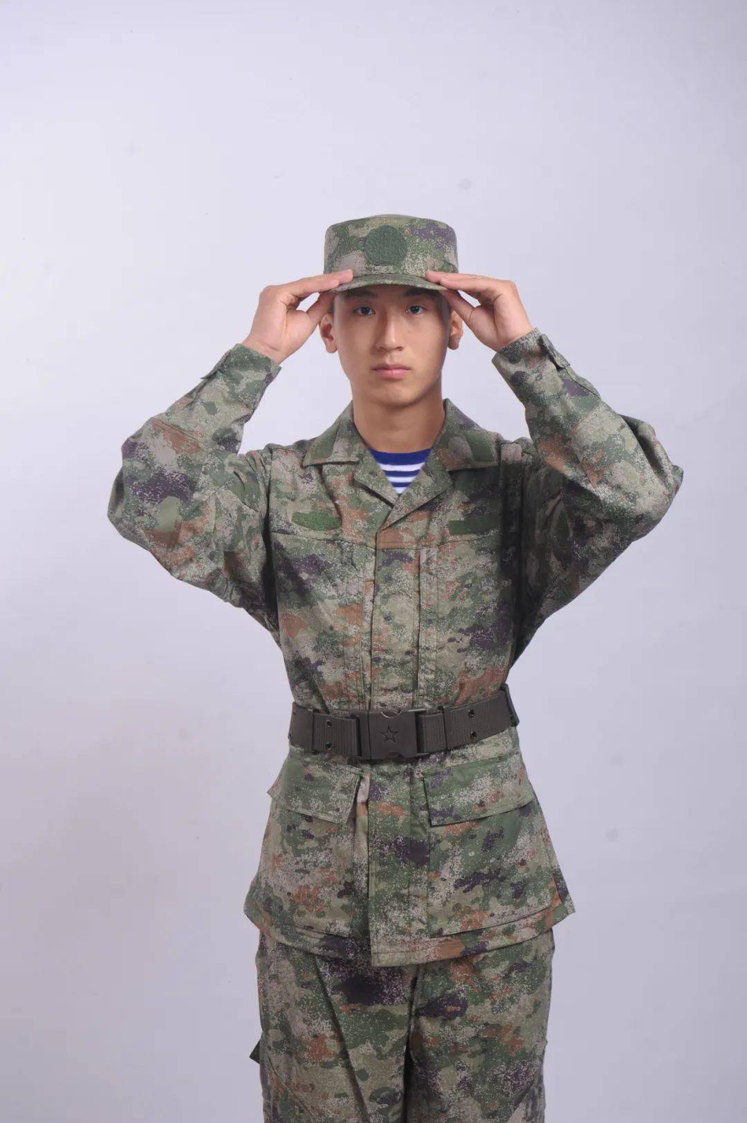 探索22式迷彩服的独特魅力,揭秘22式迷彩服的独特魅力与风采