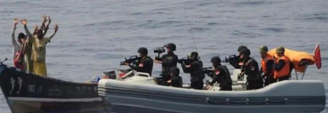 中国海军打击海盗