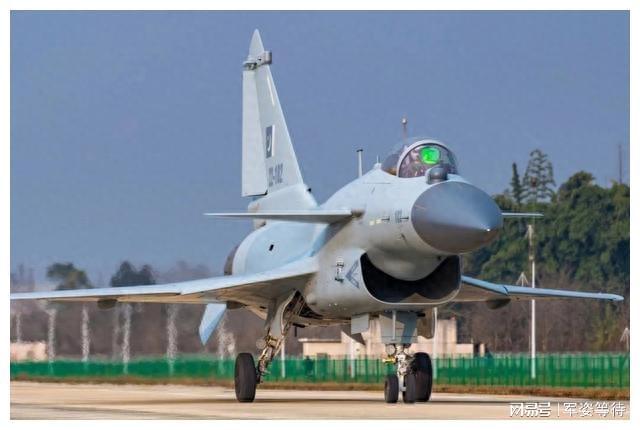 歼-10战斗机纸模，探索航空梦想的新领域，歼-10战斗机纸模，航空梦想的新领域探索