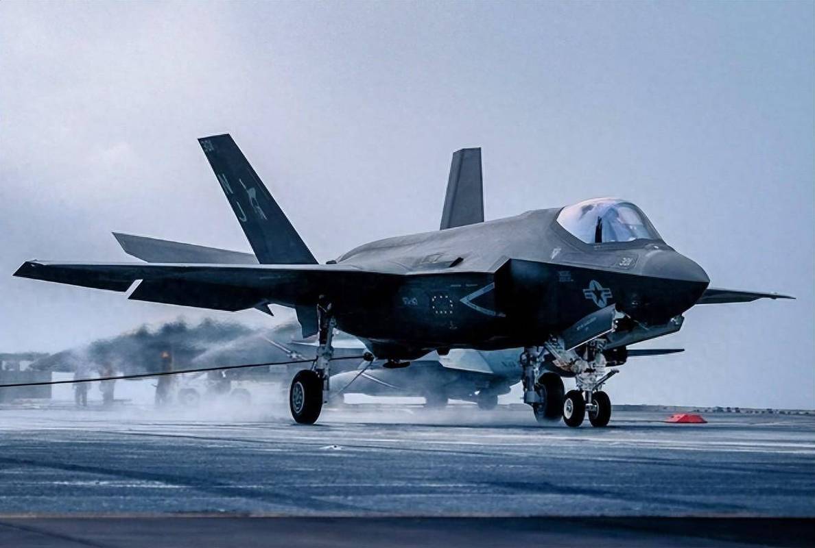 歼-15对战F-35,空中力量的较量,歼-15与F-35,空中力量的巅峰较量