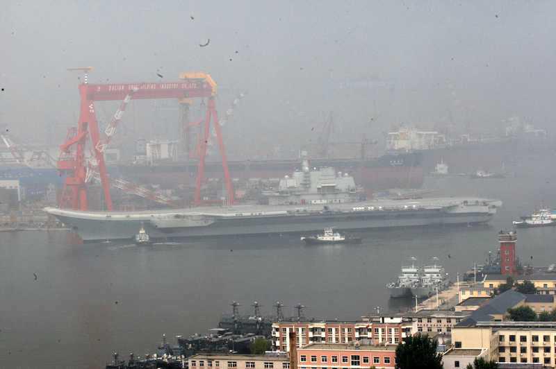 瓦良格号首次抵达我国港口——见证历史的一刻,瓦良格号抵达我国港口,历史见证的重要时刻