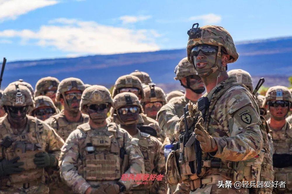 阿帕奇武装直升机火力全开,空中霸主的无畏风采,阿帕奇武装直升机,空中霸主的无畏风采