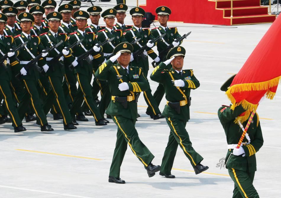 三军仪仗队视频正步,展现荣耀与力量,三军仪仗队正步风采,荣耀与力量的展现