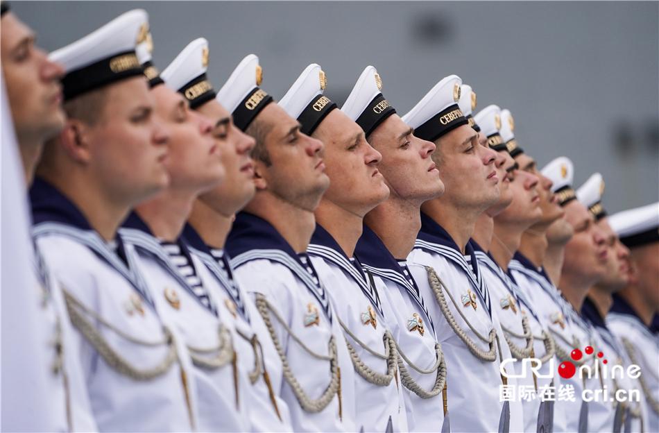 青岛人民海军，荣耀与担当的象征，青岛人民海军，荣耀与担当的典范