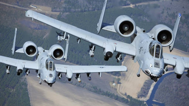 美国A-10疣猪攻击机的卓越性能,美国A-10疣猪攻击机的超凡性能解析