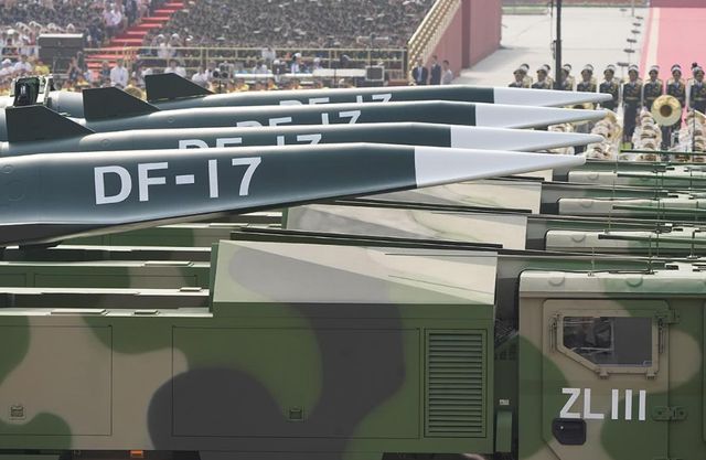 东风17导弹，穿越大气层的威力与战略意义，东风17导弹，穿越大气层的战略威力与意义解析