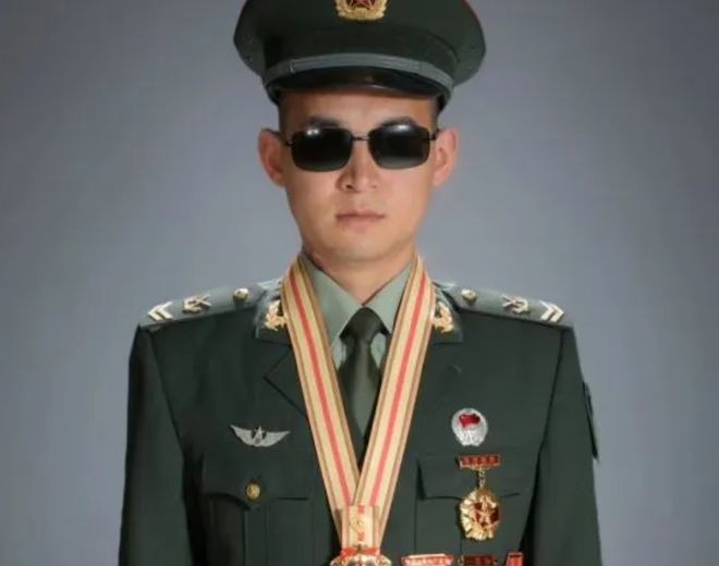 杜富国获八一勋章待遇,荣耀与责任的象征,杜富国获八一勋章,荣耀与责任的象征的待遇与荣誉之路