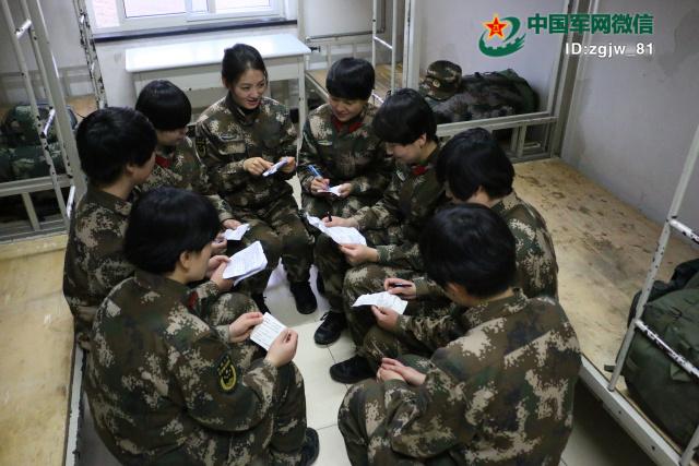 中国女兵的青春与担当,中国女兵的青春担当,热血铸魂,巾帼不让须眉