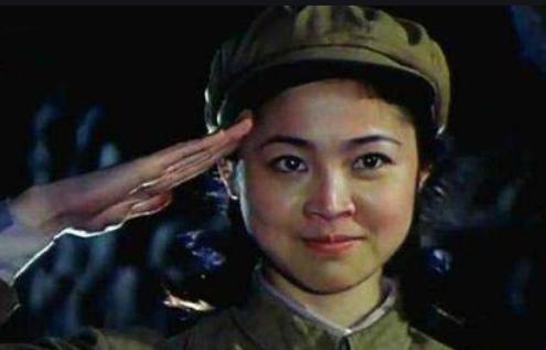 中国女兵,坚韧与勇气的素材展现,中国女兵的坚韧与勇气,展现不屈风采