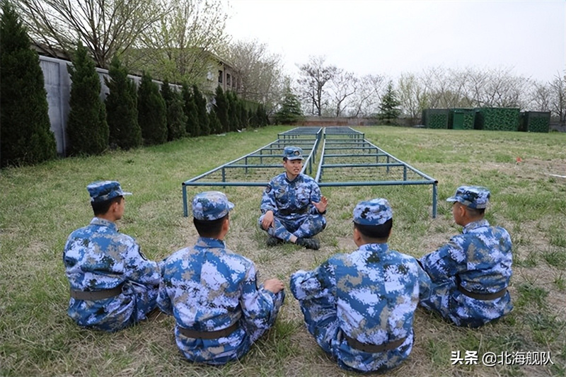 庆祝海军节,向英勇无畏的航海勇士们献上深深的祝福,庆祝海军节,向航海勇士们致以崇高敬意与深深祝福
