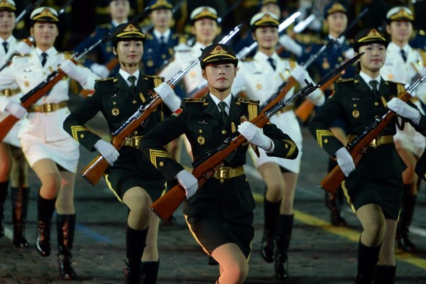 中国女兵仪仗队亮相莫斯科,展现大国风采与力量,中国女兵仪仗队亮相莫斯科,展现大国风采与力量风范