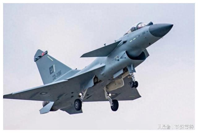 歼-10战机,超音速的空中猛龙,歼-10战机,超音速空中猛龙霸主亮相!