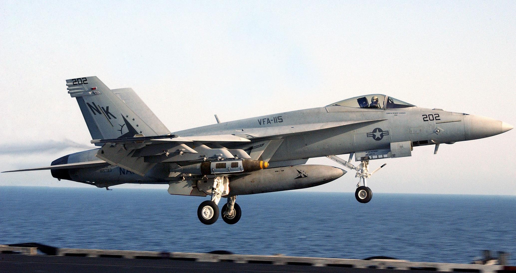 歼-15与F-14,空中巨匠的对比与探析,歼-15与F-14,空中巨匠对比探析