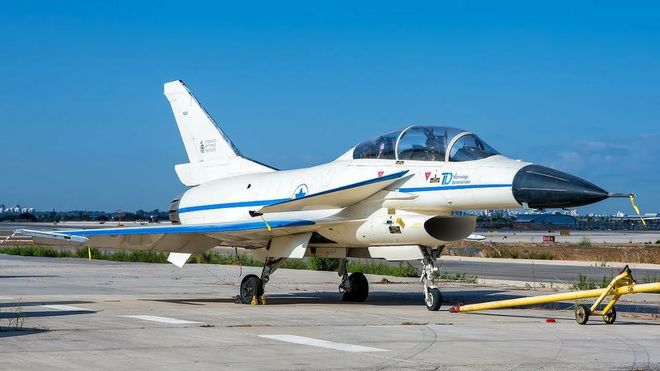 歼八飞豹,中国空军的骄傲,歼八飞豹,中国空军的荣耀之巅