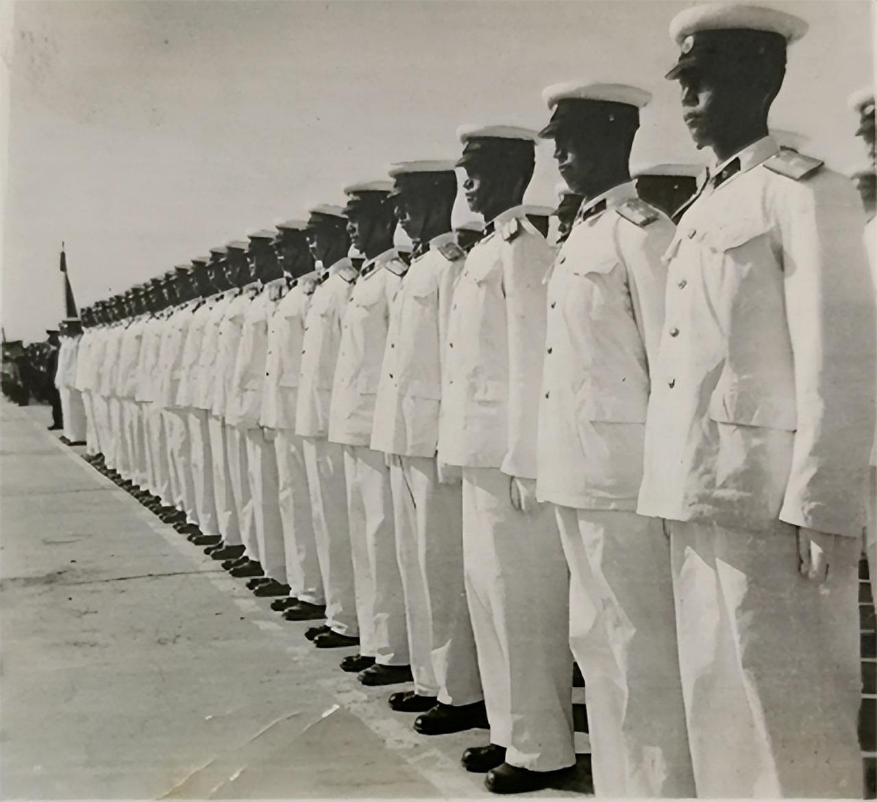 阅兵女海军第二排第一个,荣耀与担当的象征,阅兵女海军第二排首位,荣耀与担当的典范形象