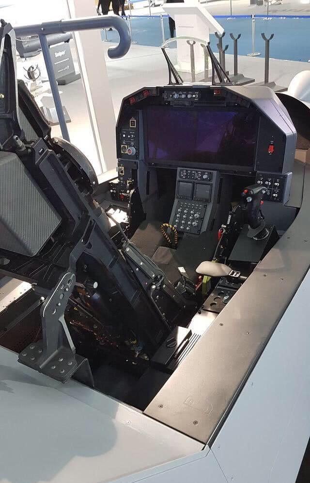 歼-10座舱屏显技术,探索现代战机显示系统的革新之路,歼-10座舱屏显技术,现代战机显示系统的革新探索