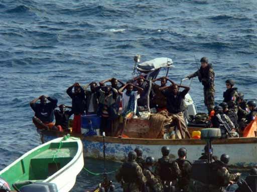 海盗围攻中国海军,历史与现实中的挑战与应对,海盗围攻中国海军,历史与现实的挑战及应对策略