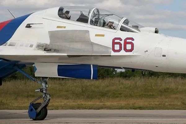 歼-16,自主创新的产物,非俄罗斯授权,歼-16,自主创新之典范,非俄授权所成