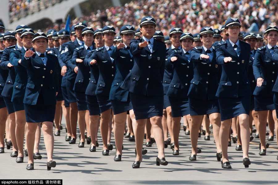 各国阅兵女兵仪仗队,展现力量与荣耀的象征,全球阅兵中的女兵仪仗队,力量与荣耀的展现