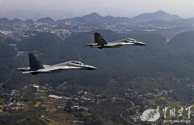 歼16战斗机飞行员们的风采，视频展现英勇翱翔的壮丽画卷，歼16战斗机飞行员壮丽翱翔风采展示视频，英勇翱翔的壮丽画卷