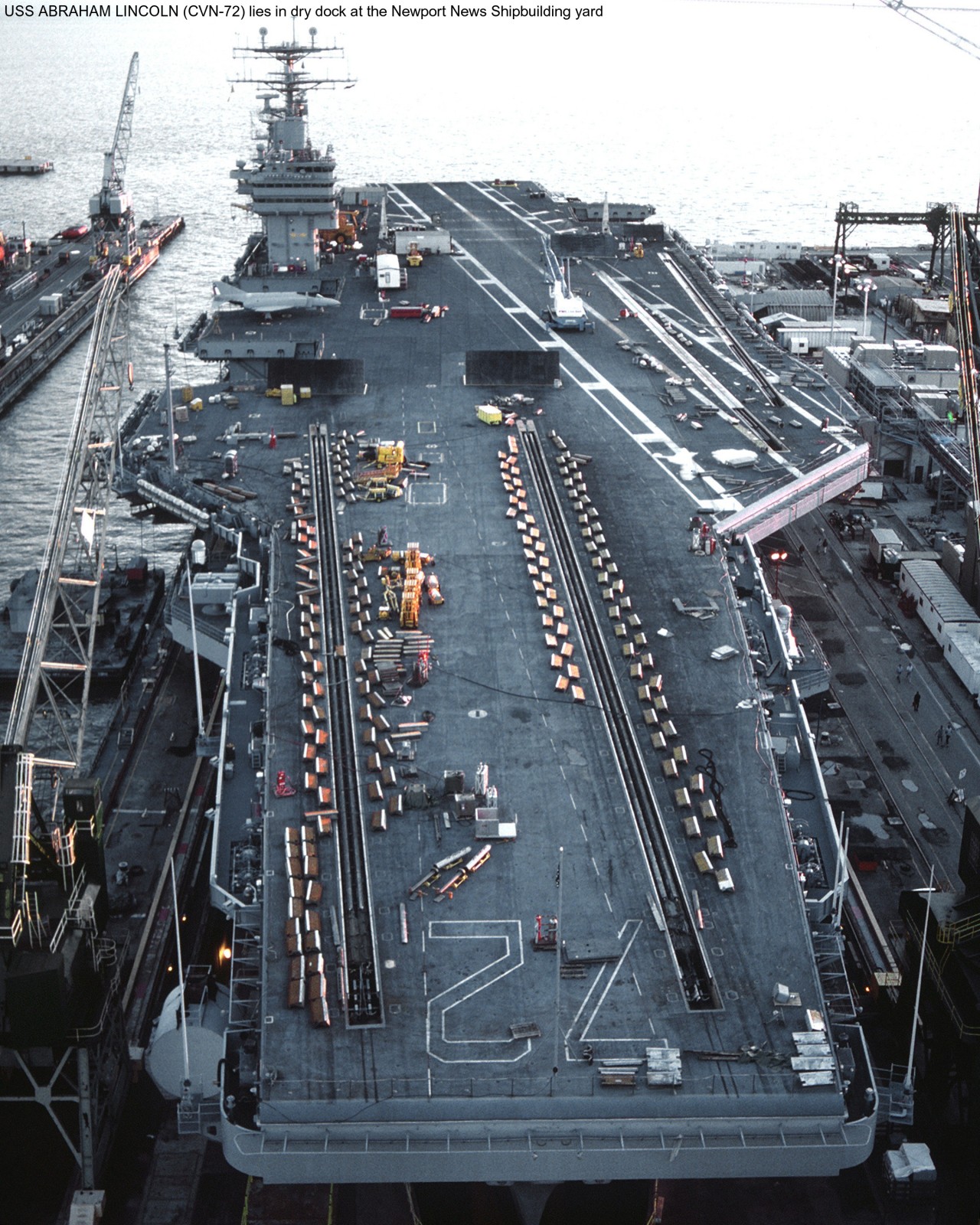 航空母舰的主要作战工具,深入解析其武器系统与功能角色,航空母舰武器系统深度解析,作战工具与功能角色探讨