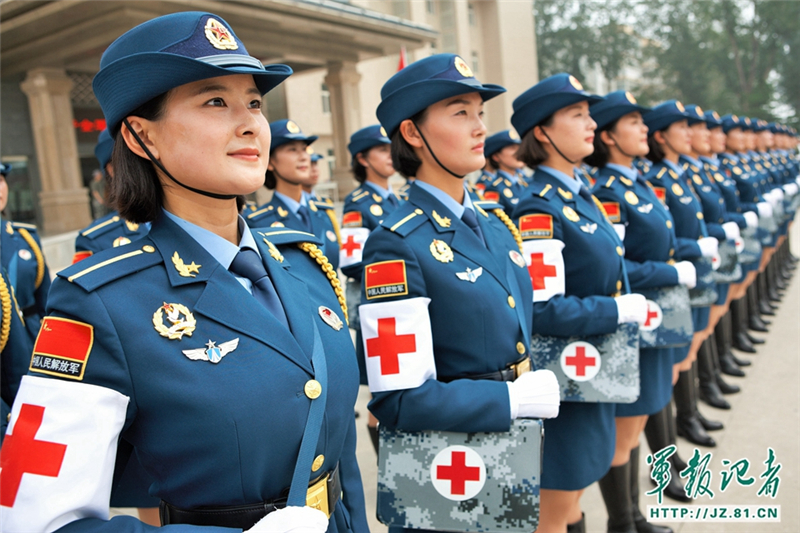 仪仗队女兵班长朱莹莹，坚韧与荣耀的象征，仪仗队女兵班长朱莹莹，坚韧之花在荣耀中绽放