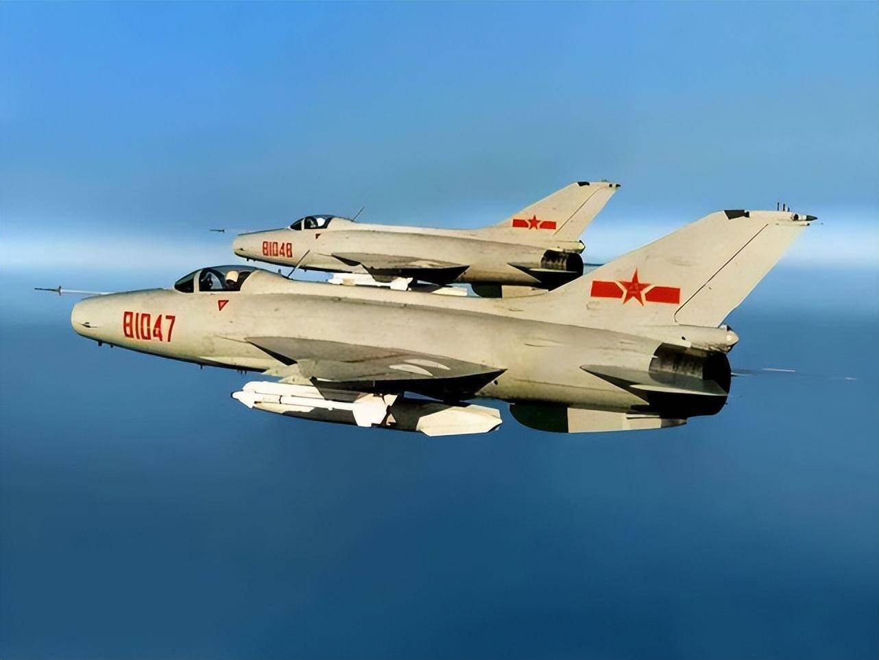 歼七双三角翼，中国航空工业的杰出代表，歼七双三角翼，中国航空工业的辉煌典范