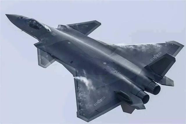 歼-20与F-22，究竟哪个更美？，歼-20与F-22，谁更美？对比解析