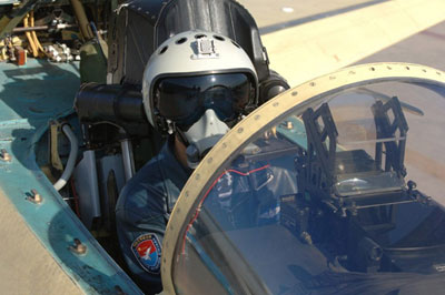 歼八战斗机座舱图片，历史、技术与设计的融合，歼八战斗机座舱，历史、技术与设计的交汇点图片展示