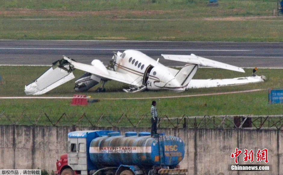 新闻发布会上的飞机坠落事件，飞机坠落事件新闻发布会报道