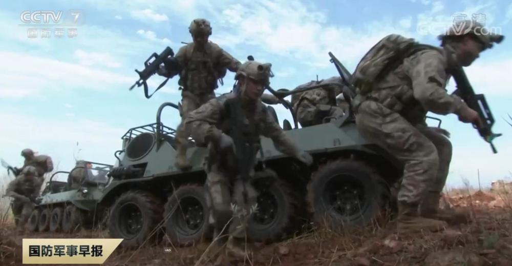 星空迷彩服下的特种兵风采，星空迷彩服下的特种兵风采展示