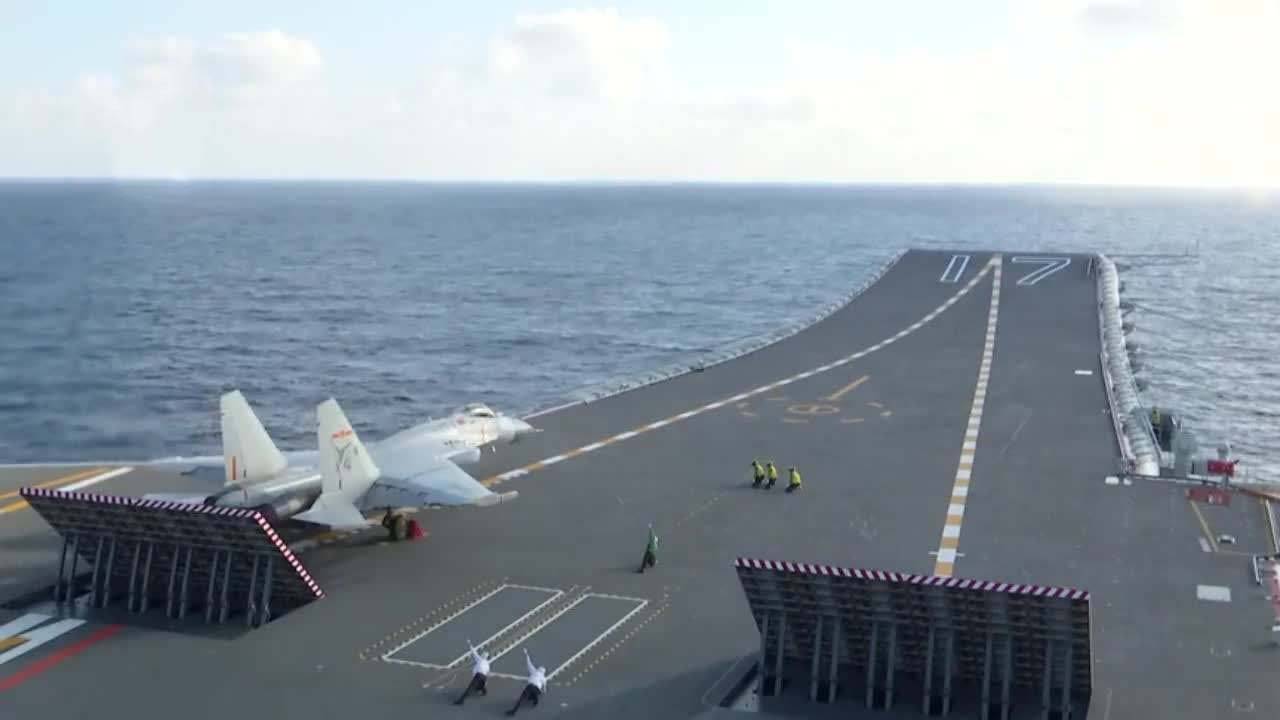 中国新航母山东舰,迈向深蓝,展现大国力量,山东舰亮相,中国大国力量迈向深蓝海域